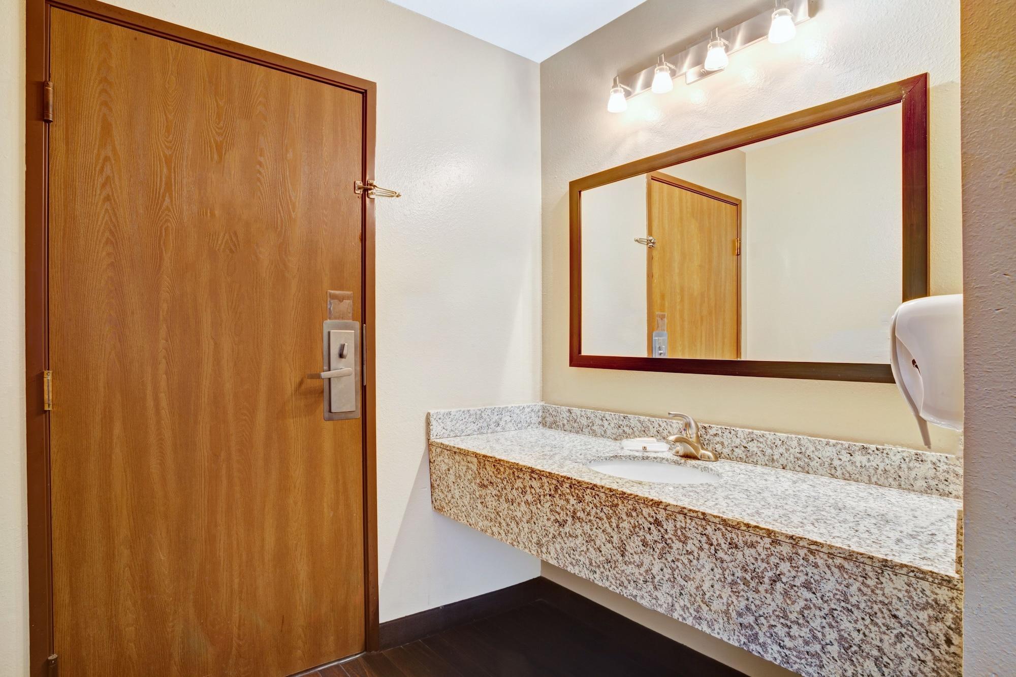 Super 8 By Wyndham Louisville Airport Esterno foto