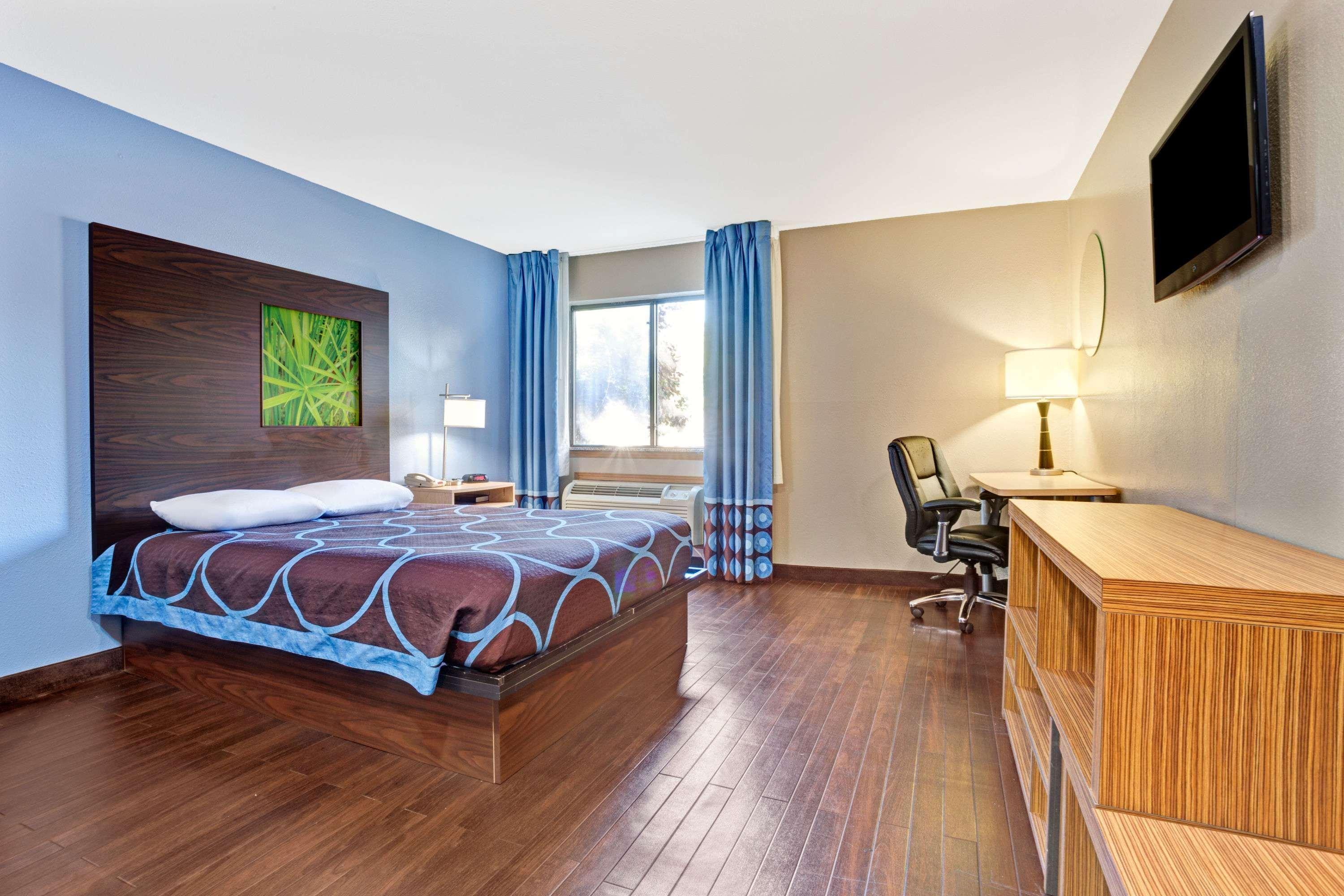 Super 8 By Wyndham Louisville Airport Esterno foto