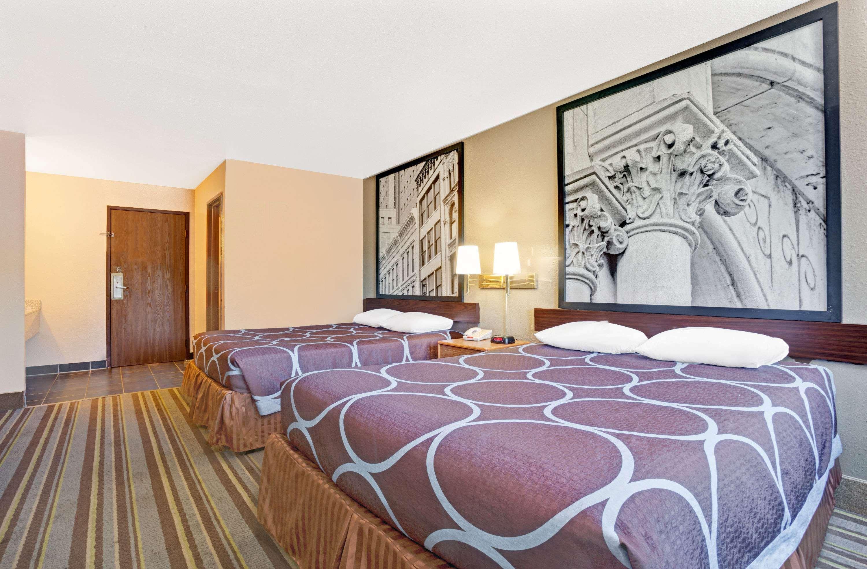 Super 8 By Wyndham Louisville Airport Esterno foto