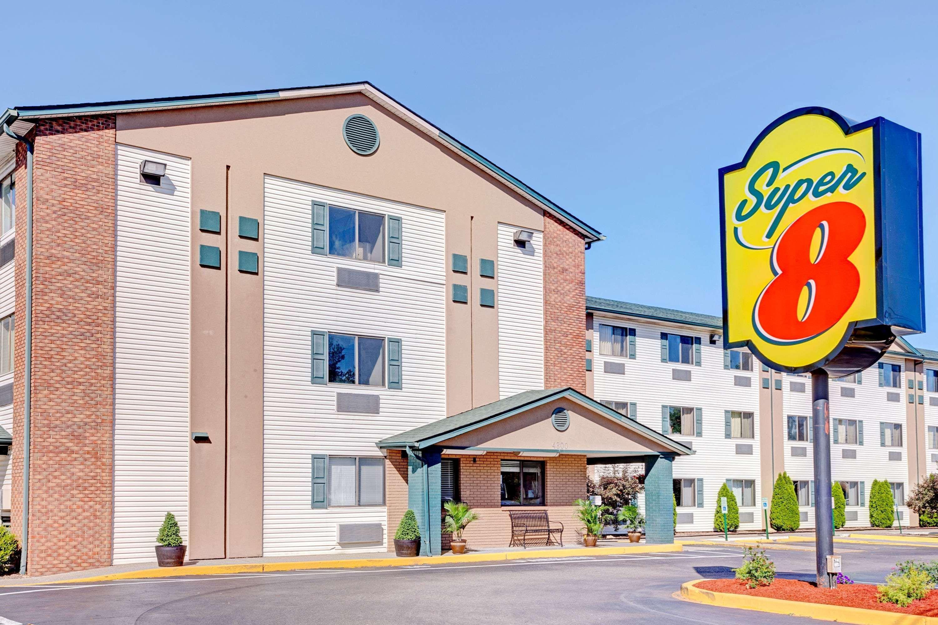 Super 8 By Wyndham Louisville Airport Esterno foto