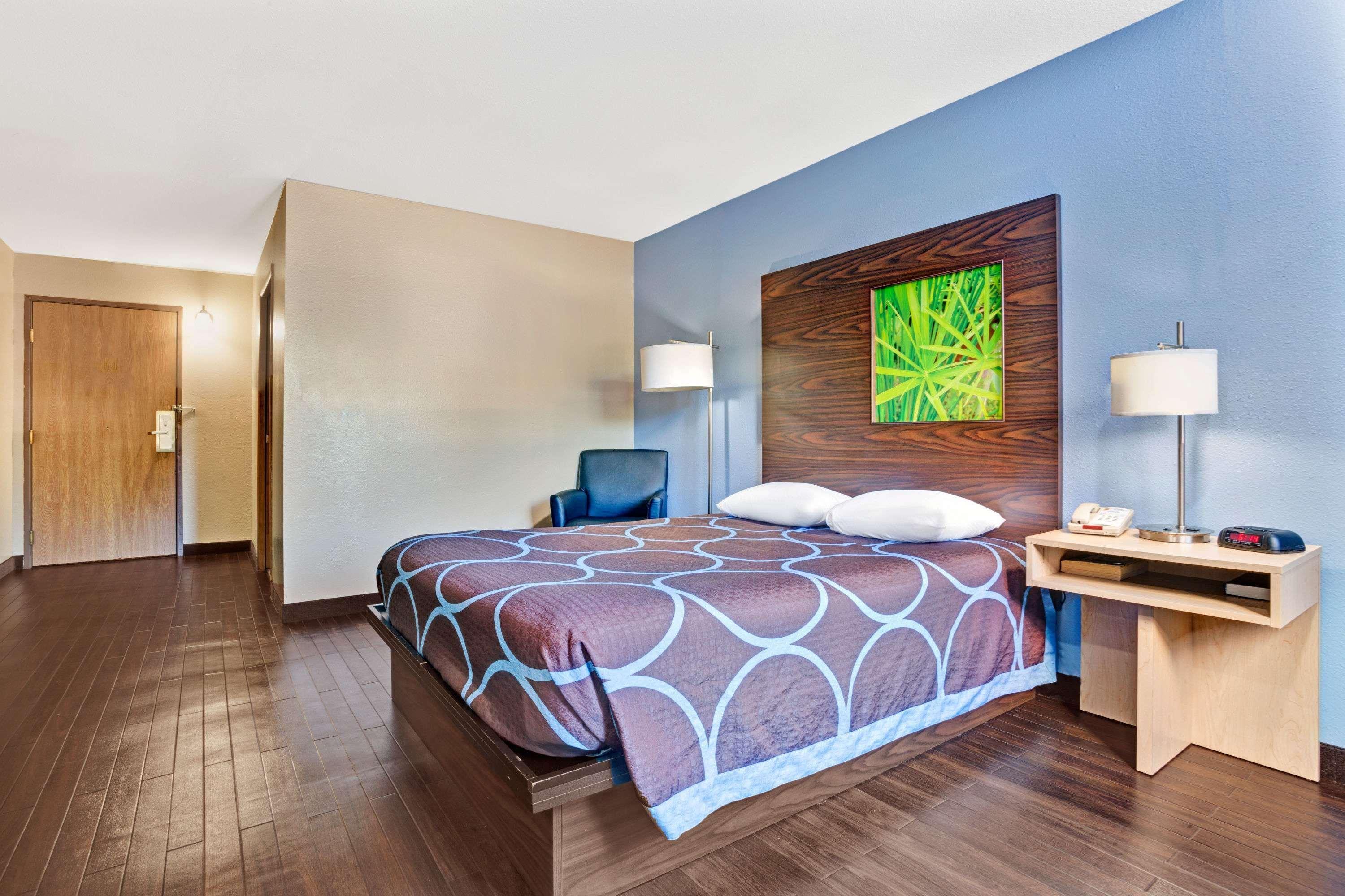 Super 8 By Wyndham Louisville Airport Esterno foto