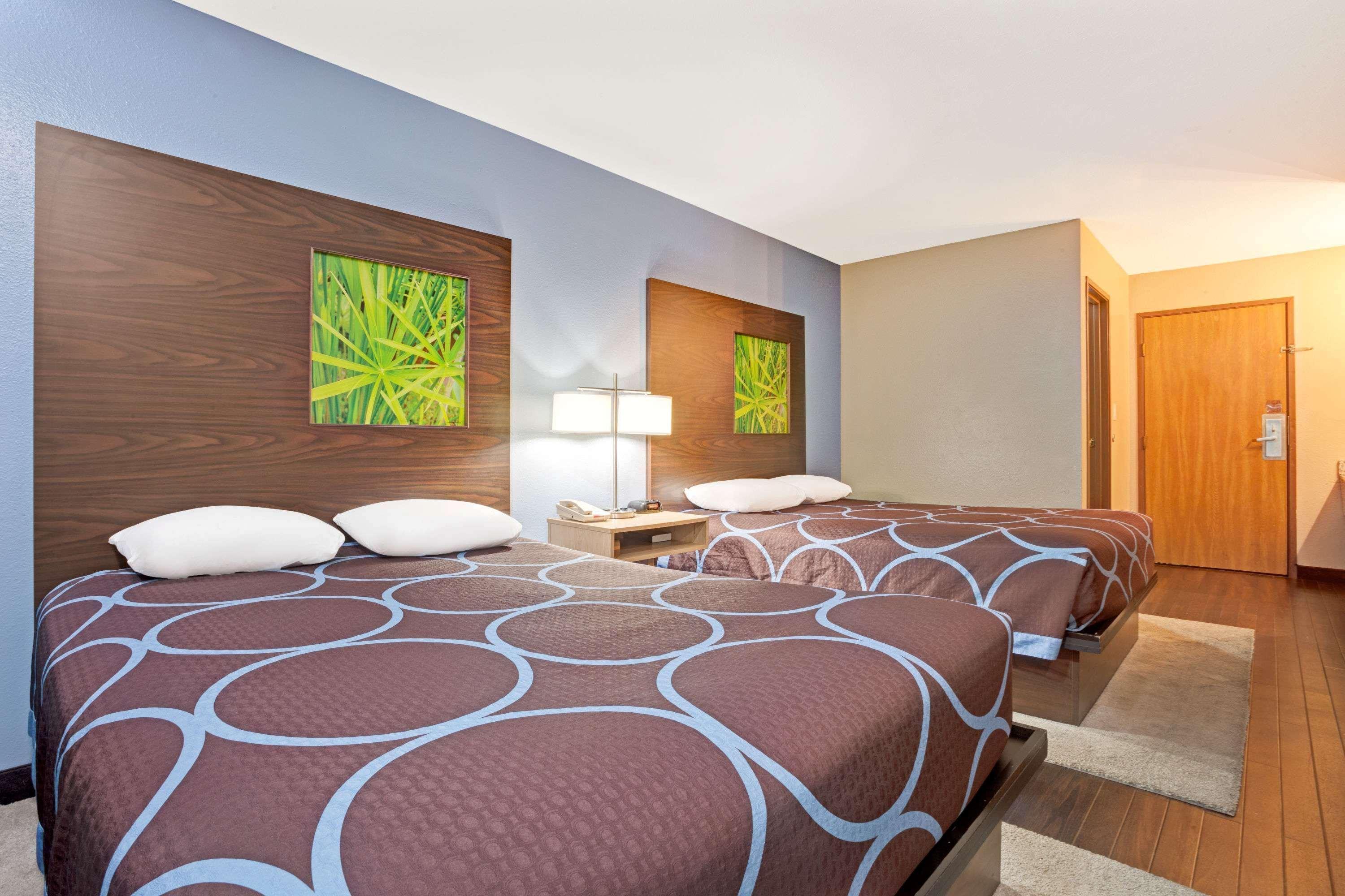 Super 8 By Wyndham Louisville Airport Esterno foto