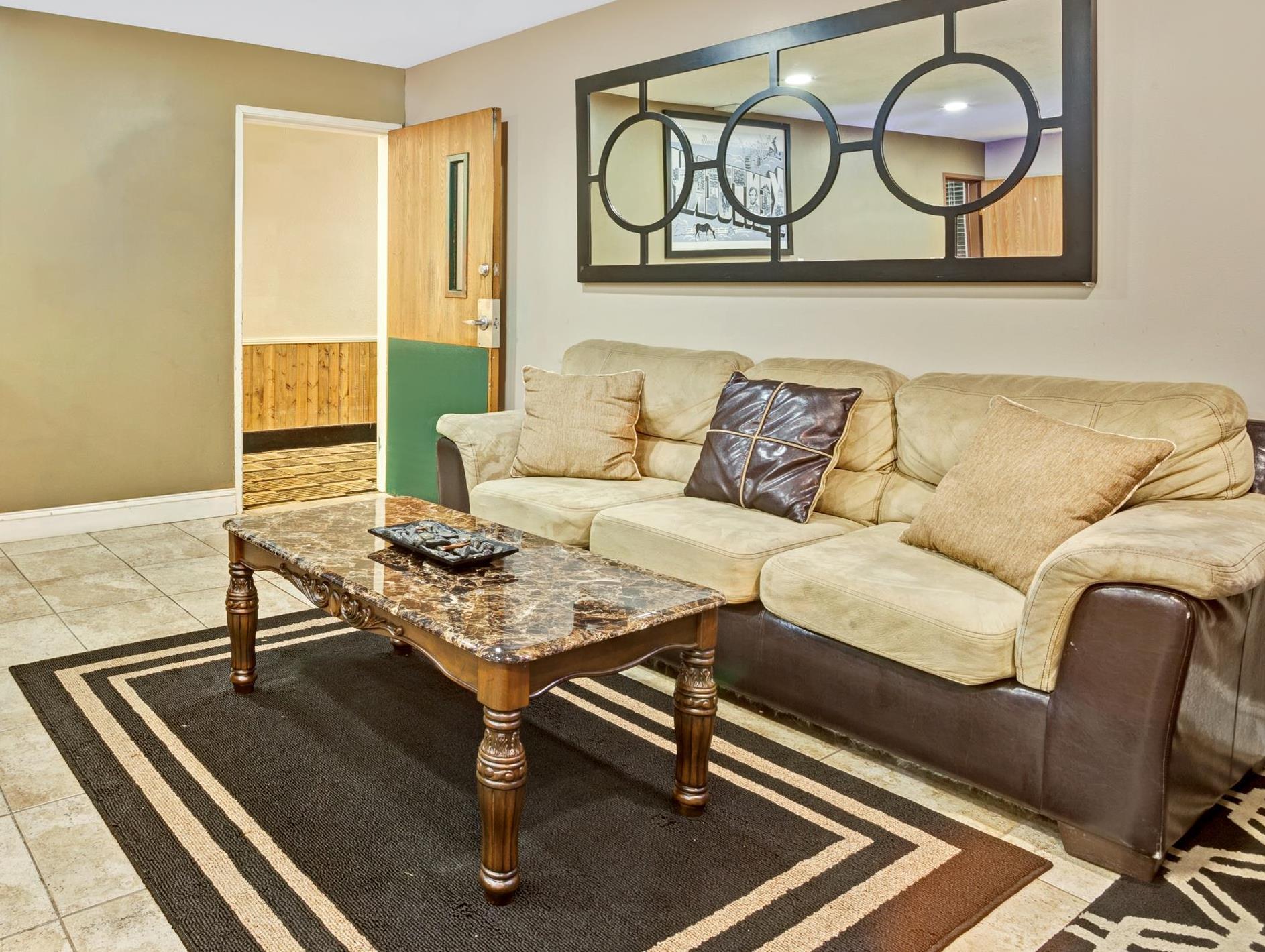 Super 8 By Wyndham Louisville Airport Esterno foto