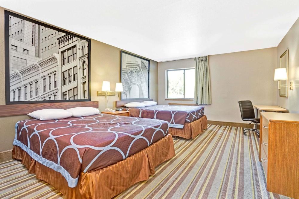 Super 8 By Wyndham Louisville Airport Esterno foto