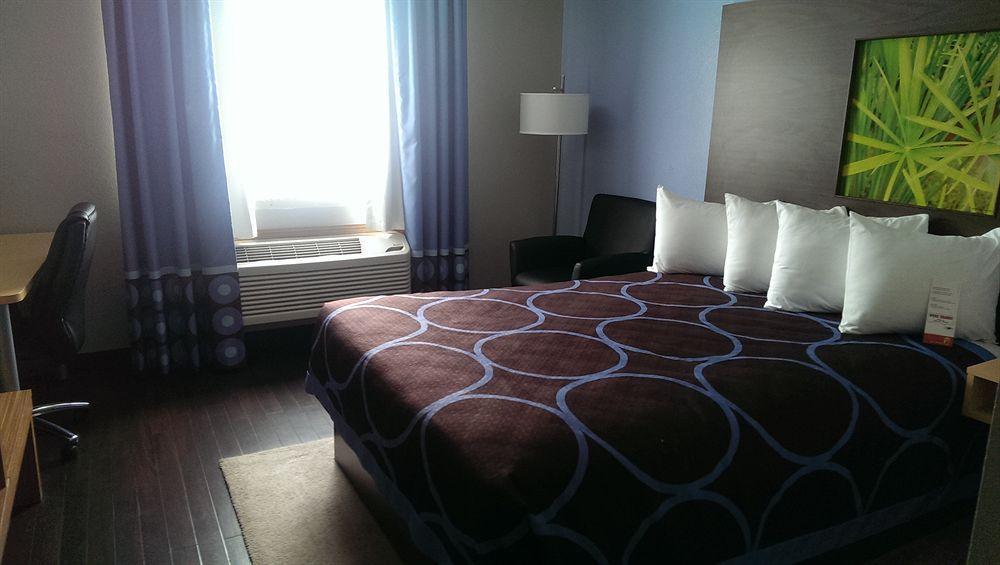 Super 8 By Wyndham Louisville Airport Esterno foto