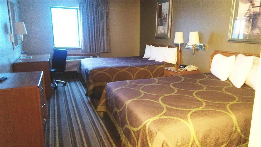 Super 8 By Wyndham Louisville Airport Esterno foto